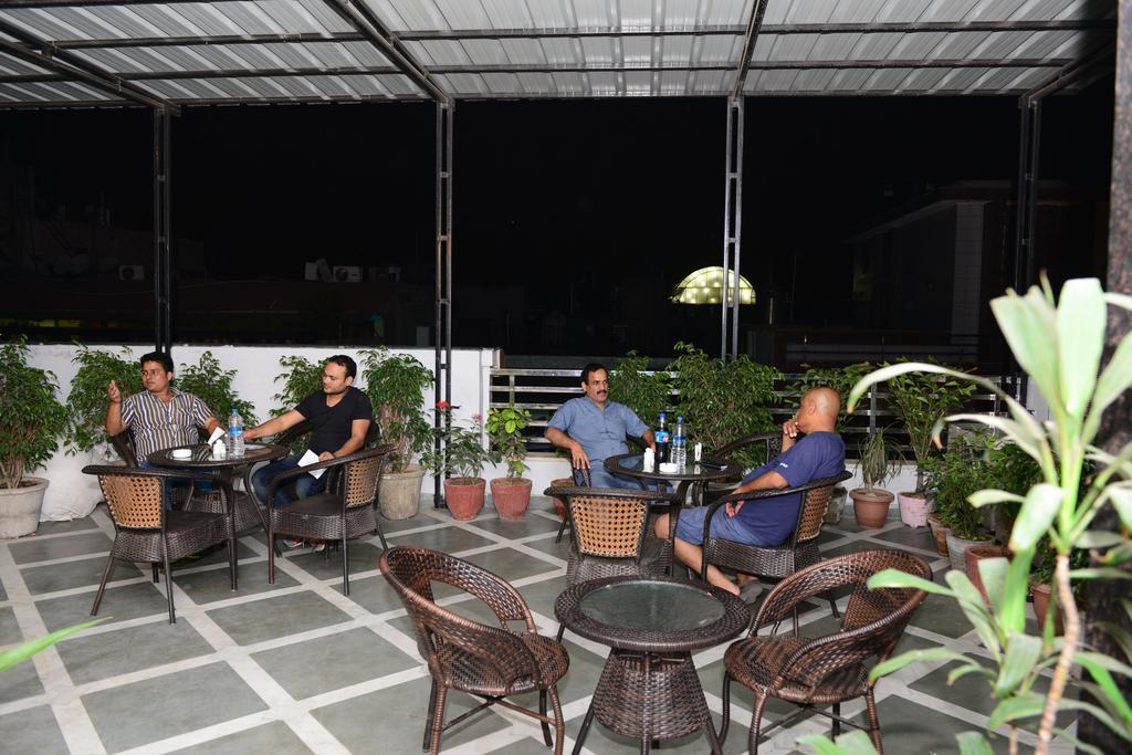 Hotel Cabana @ Pahar Ganj New Delhi Exterior photo